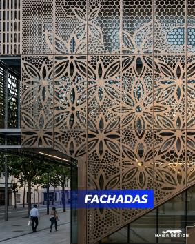 Fachada de lujo con celosías metálicas Maier